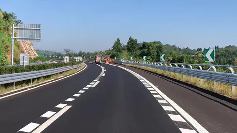 White edge lines and lane markings on a curved highway section