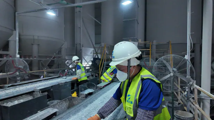 Sorting and secondary crushing line reducing washed rock to size